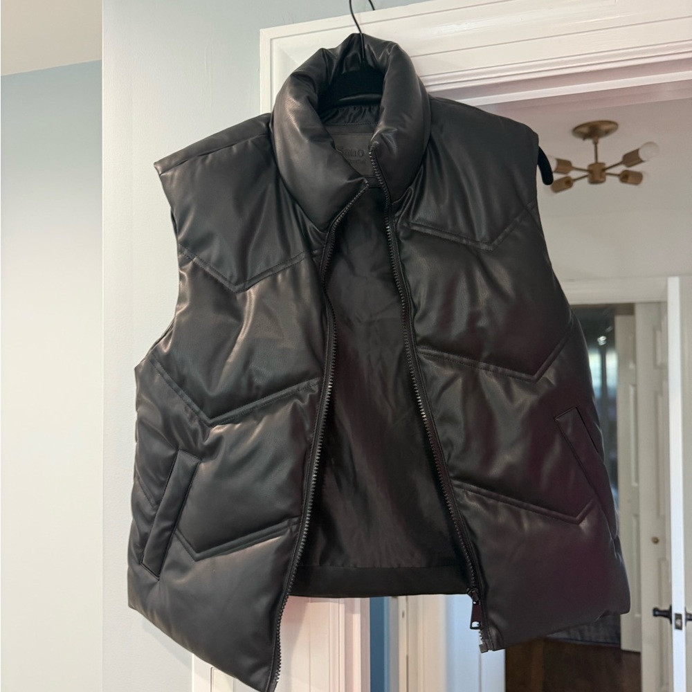 NWOT Ci Sono Black Puffer Vest M
